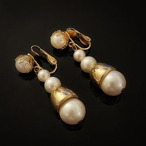 ✨Stunning VTG Pearl Dangling Clip On Earrings